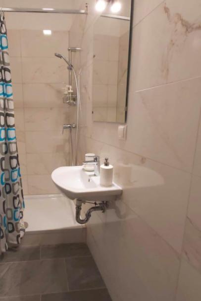 Cozy New Apartment Near Hannovermarkt Вена Экстерьер фото